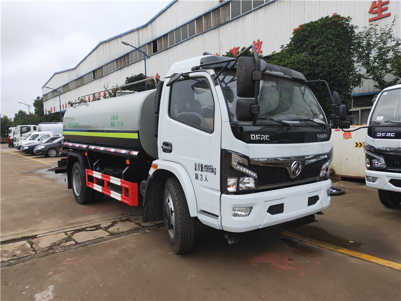 國(guó)六8方9方灑水車(chē)