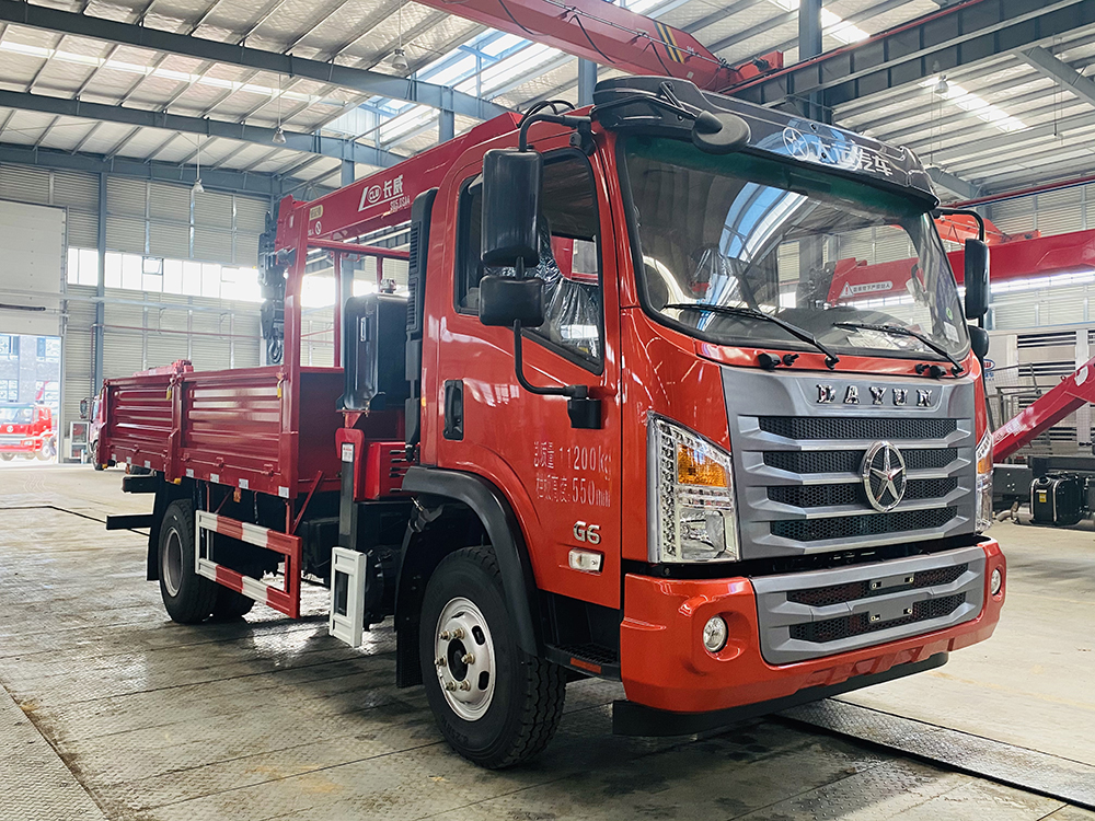 國六大運單橋長威5噸四節(jié)直臂隨車吊