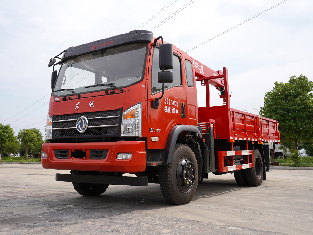 國六東風長威6.3噸四節(jié)直臂隨車吊